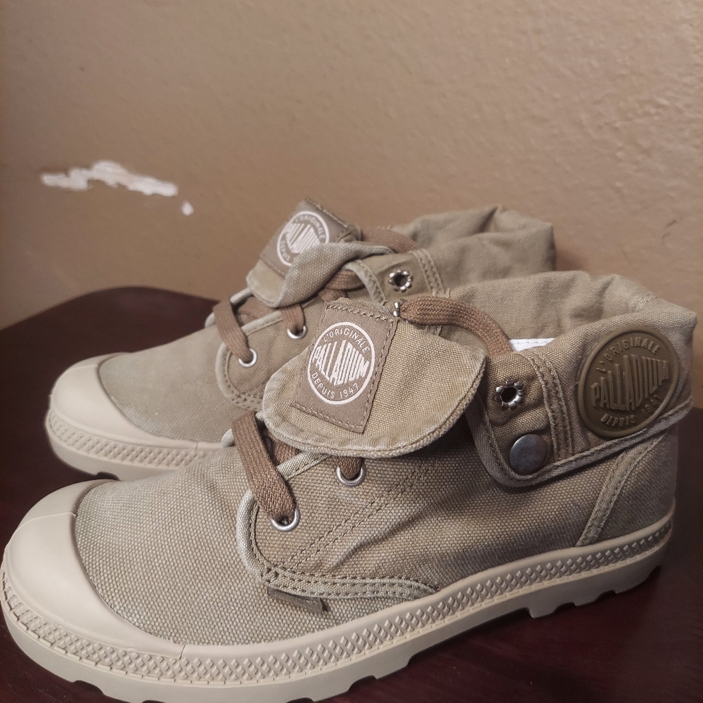 Palladium Baggy Low LP Boots.